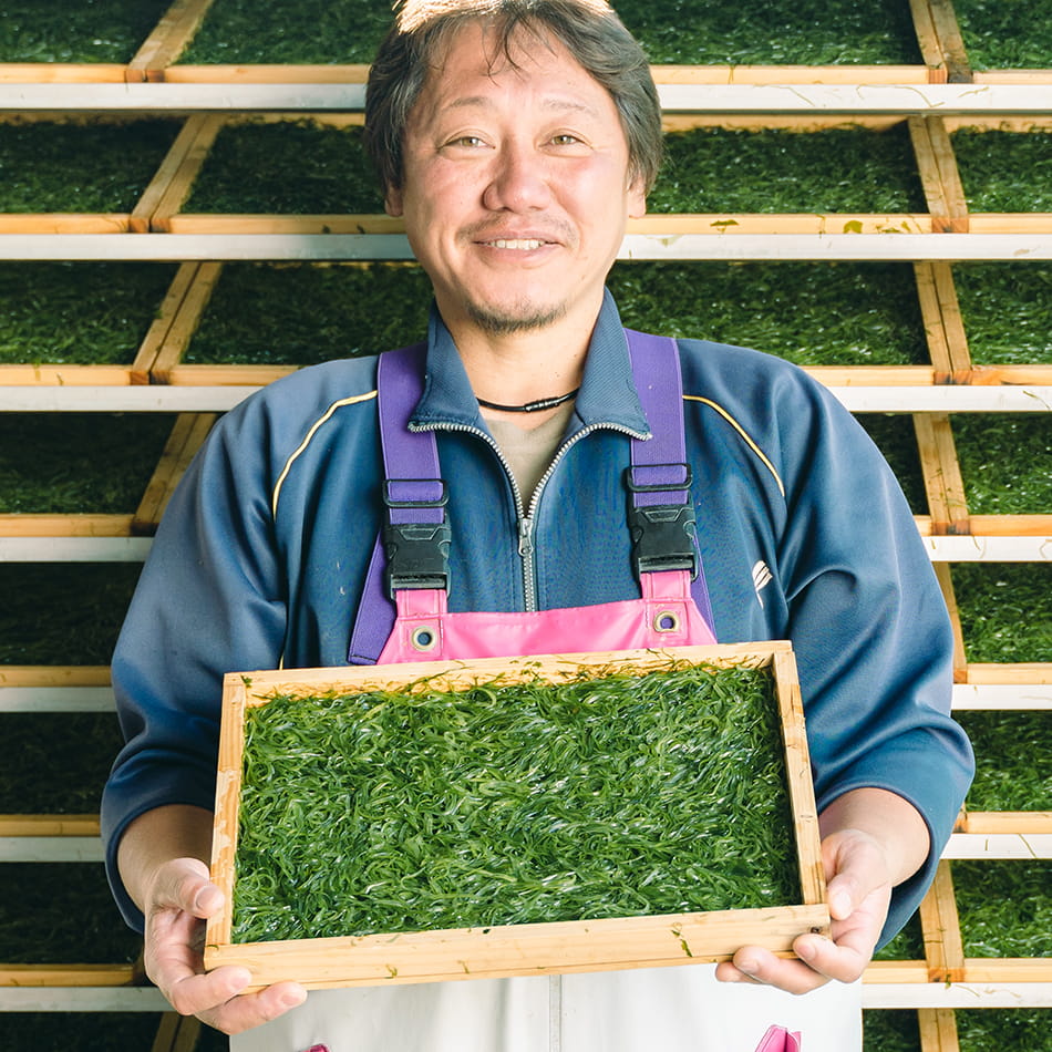 
                    
                      Japanese ma kombu sheets shreds after soaking with producer
                    
                  