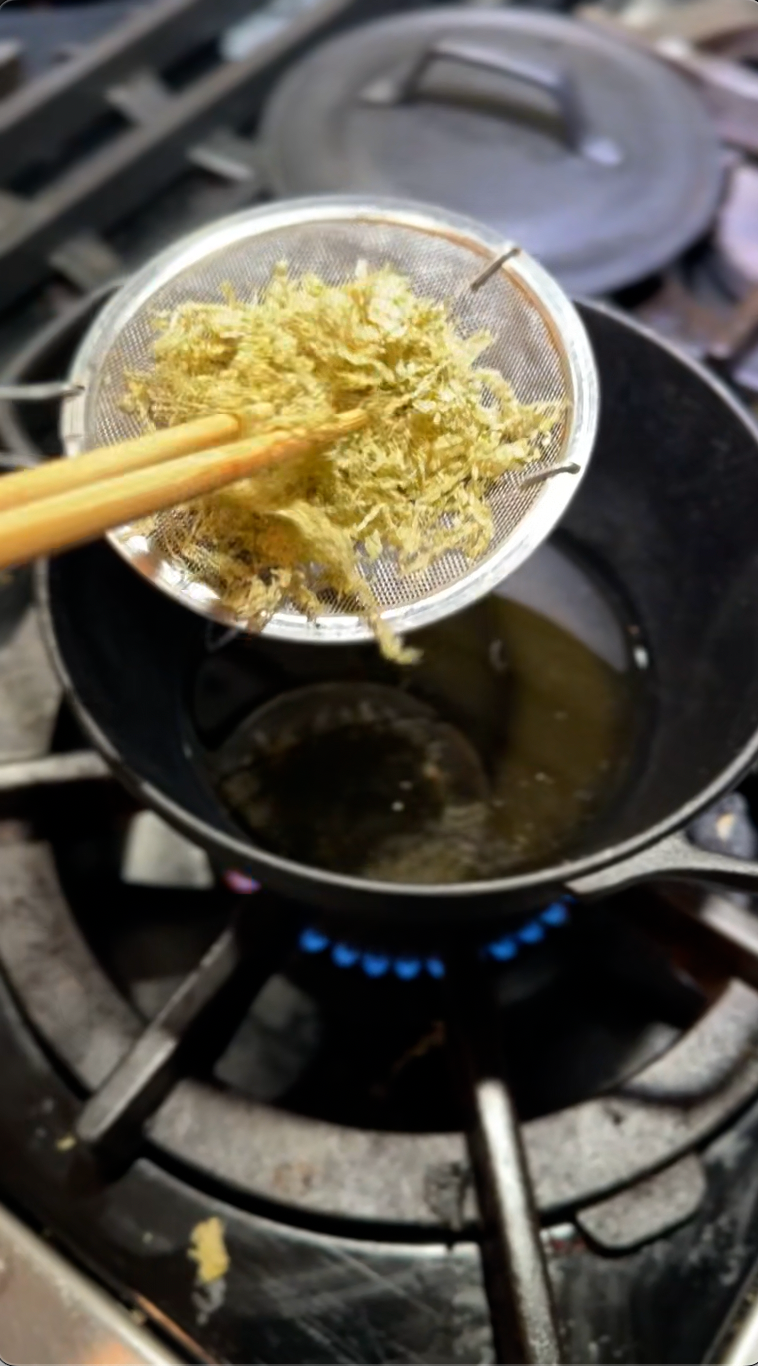 
                    
                      Load and play video in Gallery viewer, Japanese Tororo Kombu Garnish - How To Use
                    
                  